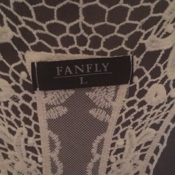 Lace sleeveless topper - Picture 2 of 3